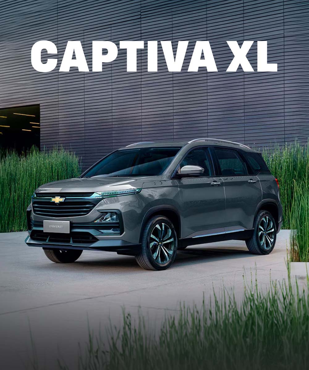 Chevrolet Captiva XL Chile estacionada en ciudad, SUV de 7 pasajeros con diseño moderno y gran espacio interior