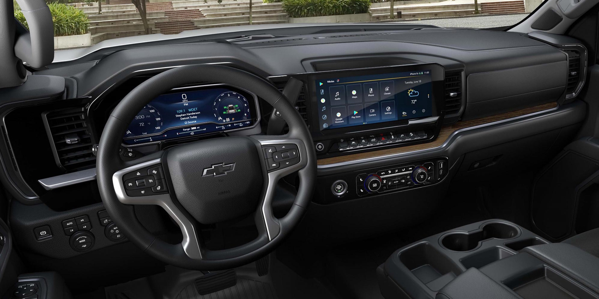 Pantalla de infoentretenimiento en el interior de la Chevrolet Silverado